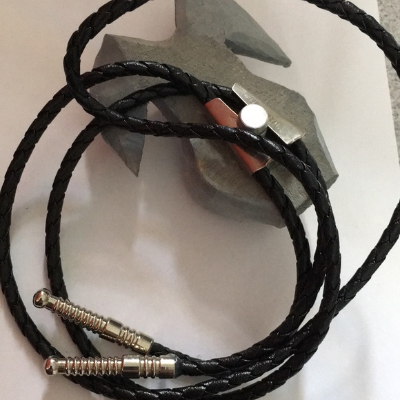 BOLO VINTAGE big tooth bunny rabbit hand carved wood folk art whittle handmade - Picture 4 of 6